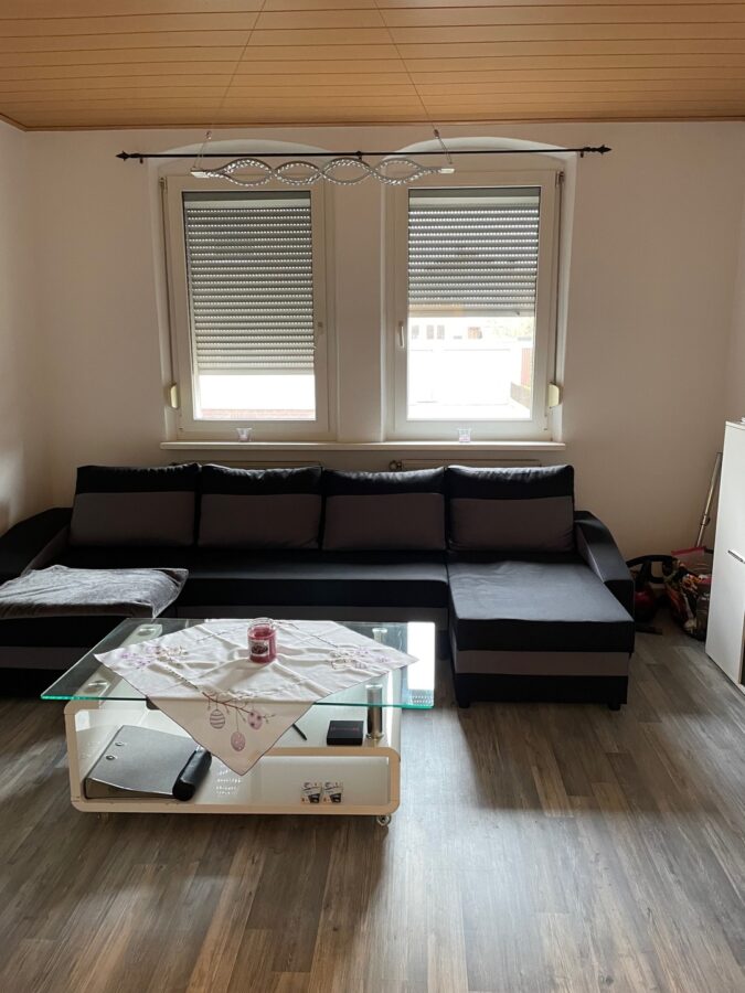 Schön geschnittene 5 Zimmer Wohnung in guter Lage - Wohnzimmer