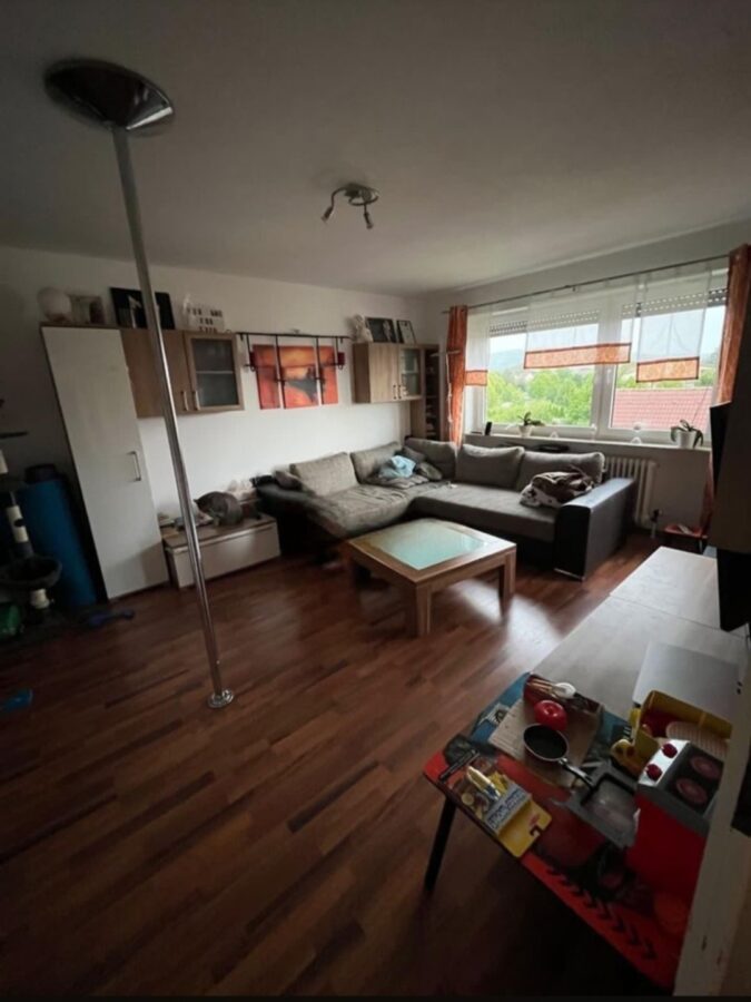 ** Gut geschnittene 4,5 Zimmer-Wohnung in Bindlach** - Wohnzimmer