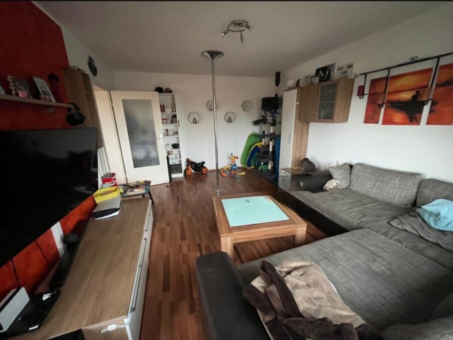 ** Gut geschnittene 4,5 Zimmer-Wohnung in Bindlach** - Wohnzimmer