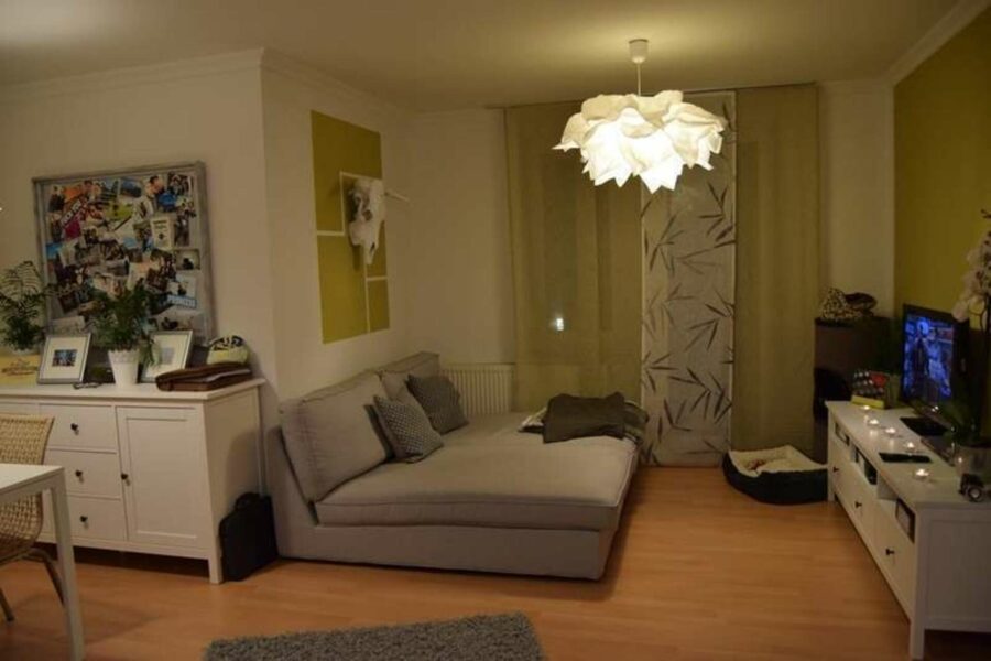 **2-Zimmer-Wohnung mit Terrasse** - Wohnzimmer