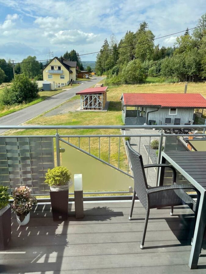 **Top gepflegtes Zweifamilienhaus** - Balkon