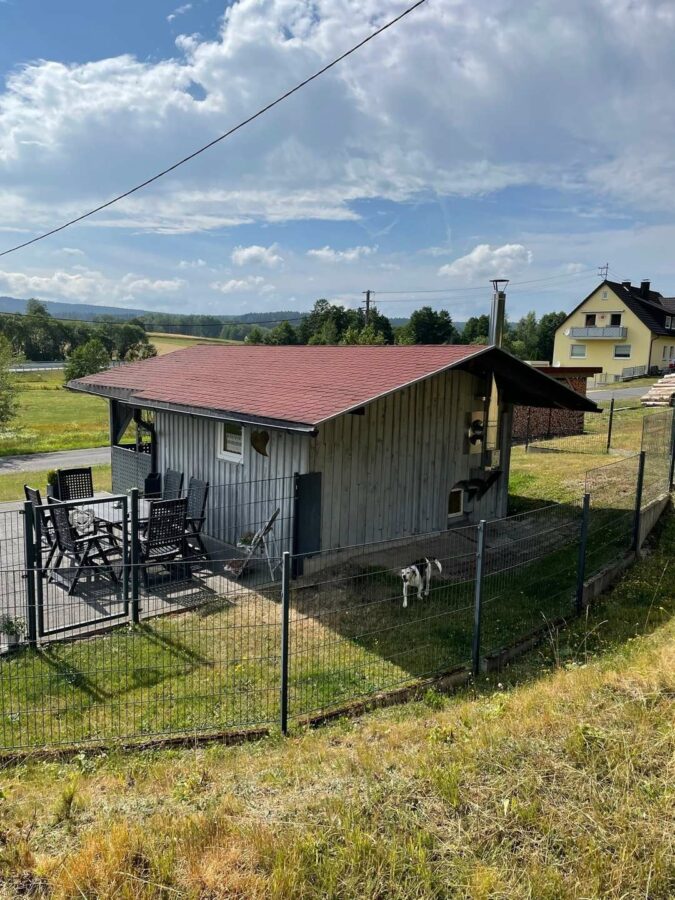 **Top gepflegtes Zweifamilienhaus** - Gartenhaus