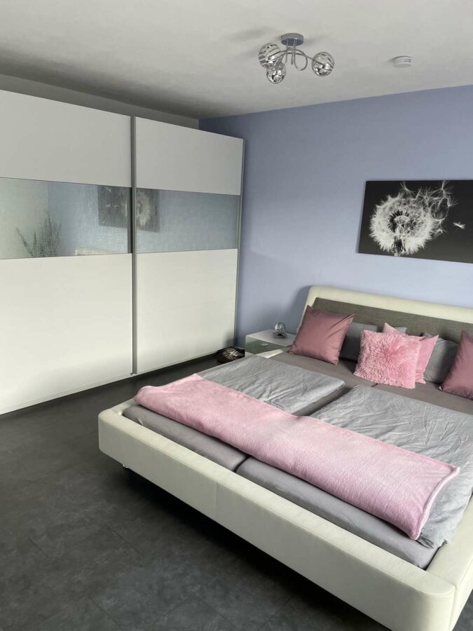 **Top gepflegtes Zweifamilienhaus** - Schlafzimmer OG