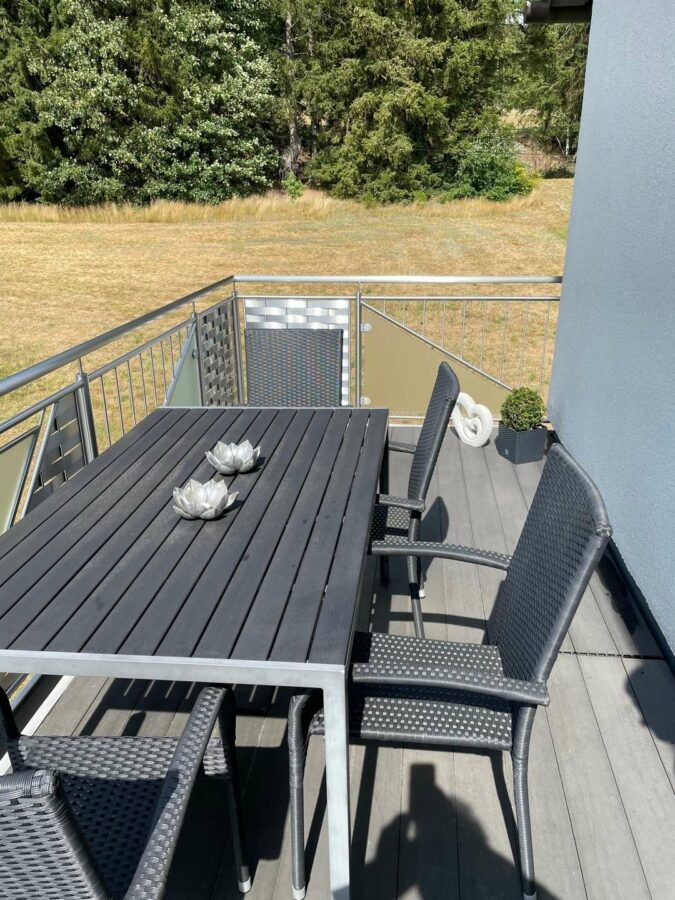 **Top gepflegtes Zweifamilienhaus** - Balkon