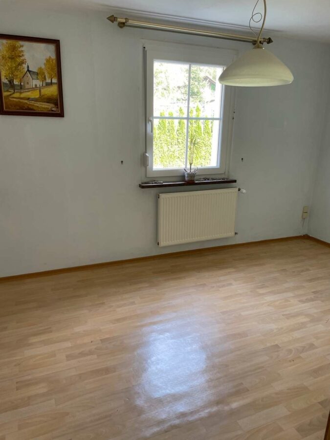 **Top gepflegtes Zweifamilienhaus** - EG