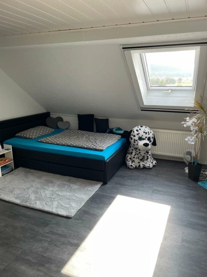 **Top gepflegtes Zweifamilienhaus** - Kinderzimmer DG