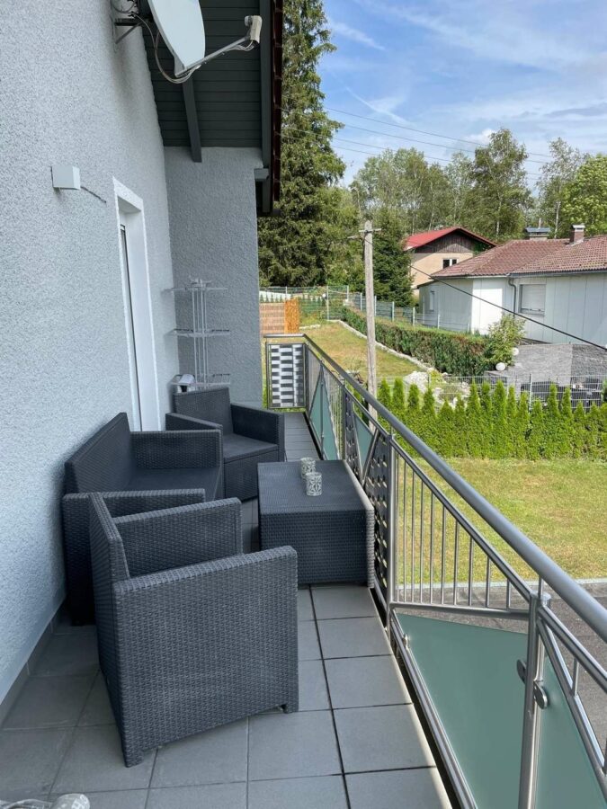 **Top gepflegtes Zweifamilienhaus** - Balkon