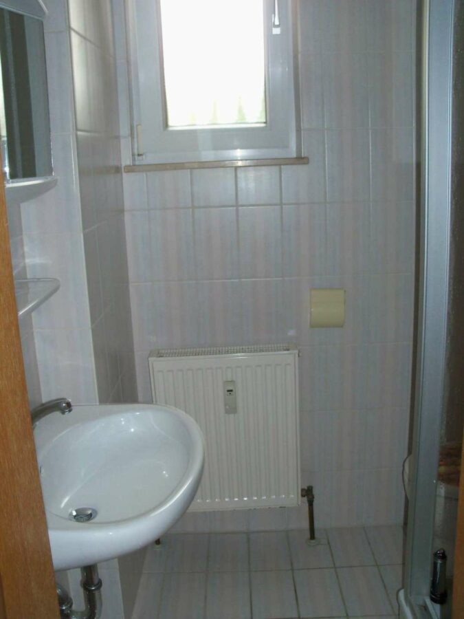 ** 2-Zimmer-Wohnung in zentraler Lage** - Bad mit Dusche/WC