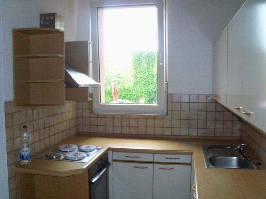 ** 2-Zimmer-Wohnung in zentraler Lage** - Küche mit Einbauküche