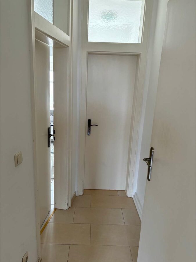 Innenstadt**Renovierte 2-Zimmer-Altbau-Wohnung!!** - Flur