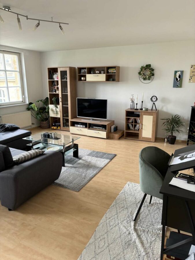 Innenstadt**Renovierte 2-Zimmer-Altbau-Wohnung!!** - Wohnzimmer